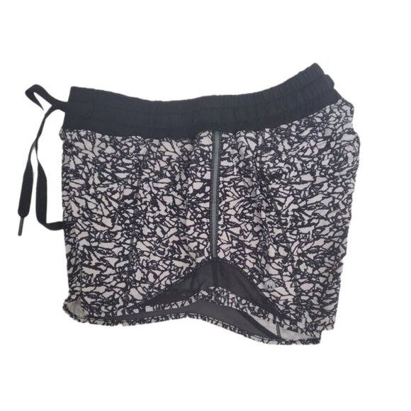 Lululemon Ice Breaker White Black Hotty Hot Shorts Size 6 - Picture 3 of 11
